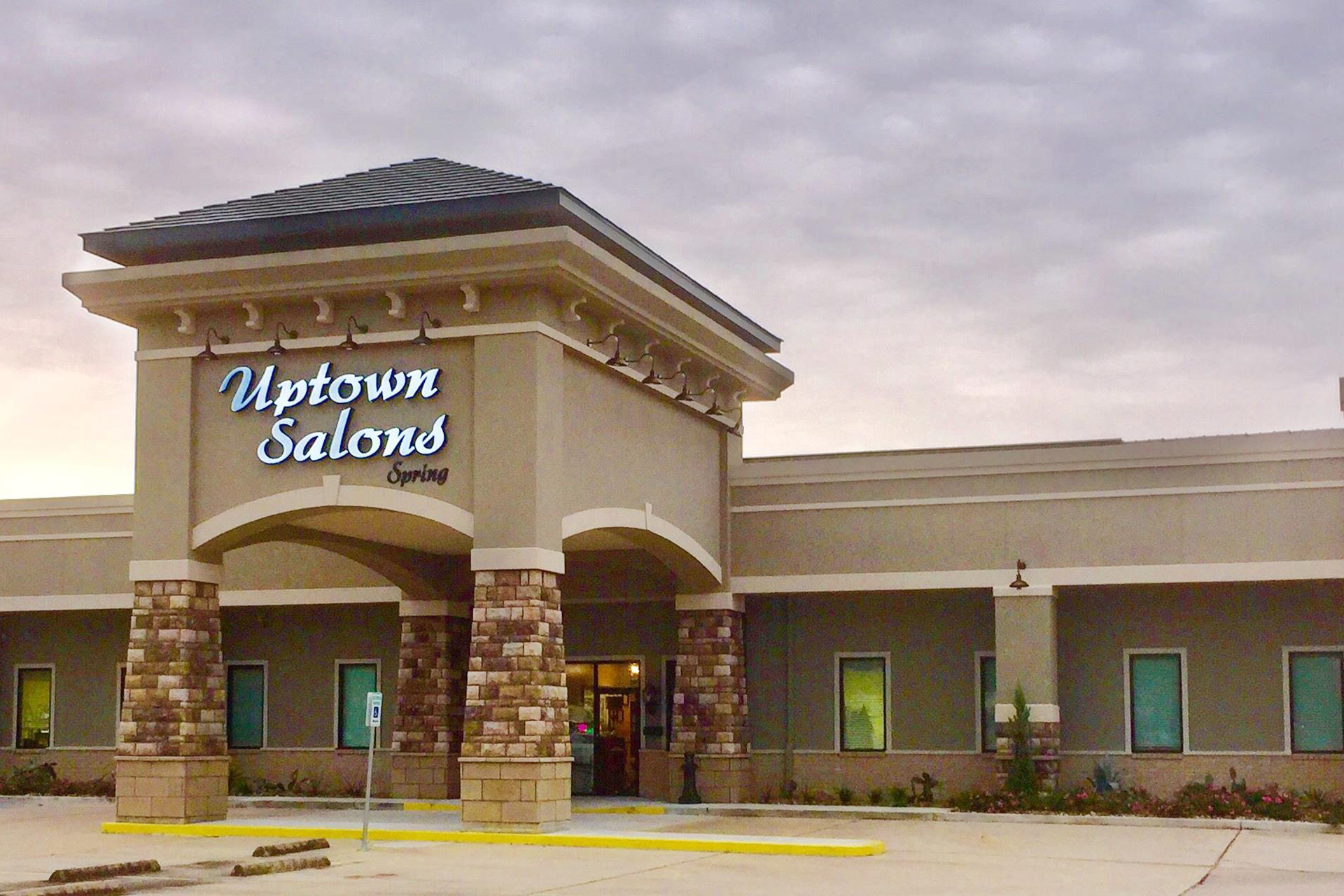 Uptown Salons In Spring TX | Vagaro